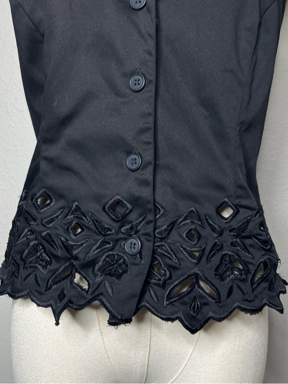 Y2K Vintage Cache Black Floral Cutout Halter Button Front Vest Top Whimsigoth - Picture 4 of 7